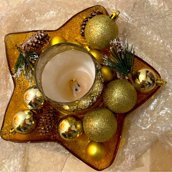 Antique Gold, Tea light holder with Star shaped glass plate & festive ornaments. - Picture 3 of 5